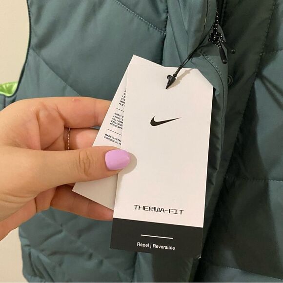 Nike Women's Therma Fit Repel Reversible Vest - Picture 9 of 15